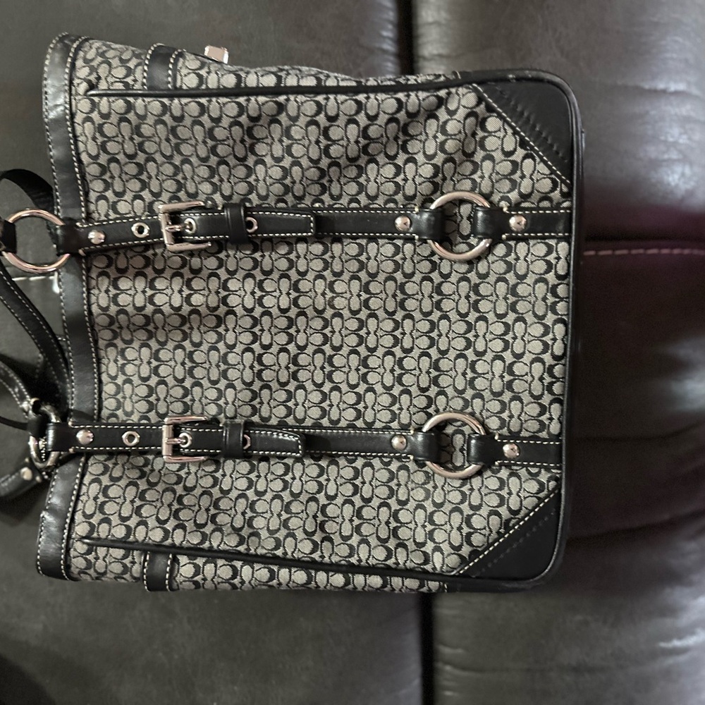 Black coach shoulder bag. No stains no tears. Gently used .